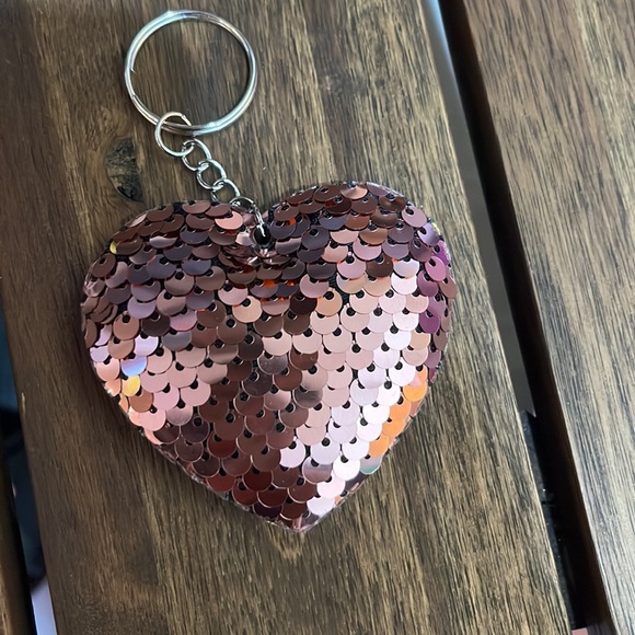 Rose Gold Heart Key Chain NIP - Picture 3 of 3